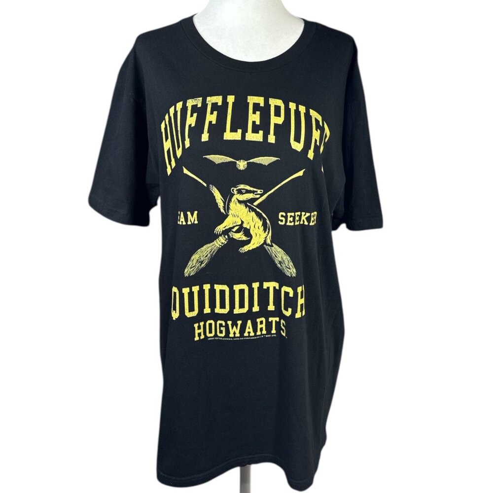 Hogwarts Graphic T-Shirt Size Large Hufflepuff Quidditch Team Seeker